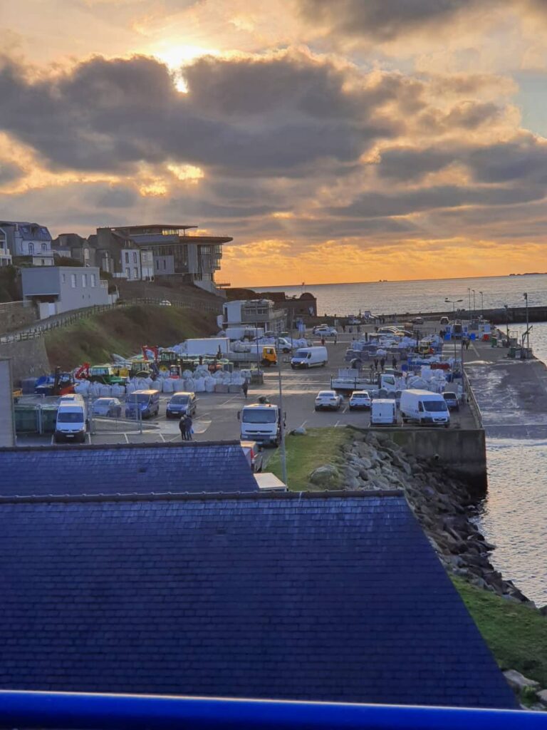 Photo Vue sur parking et mer