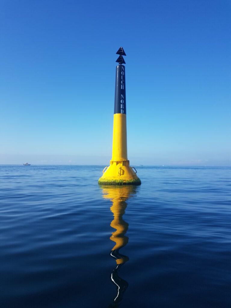 Visuel article : balise en mer
