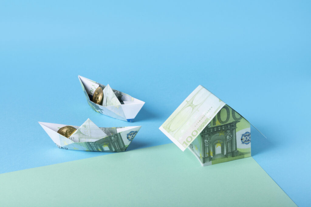 Article : budget, maison et bateaux en billet de banque